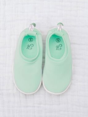 Kids Size 9 Toddler Mint Slip-On Water Shoes with Easy Pull Tab And Tighteners